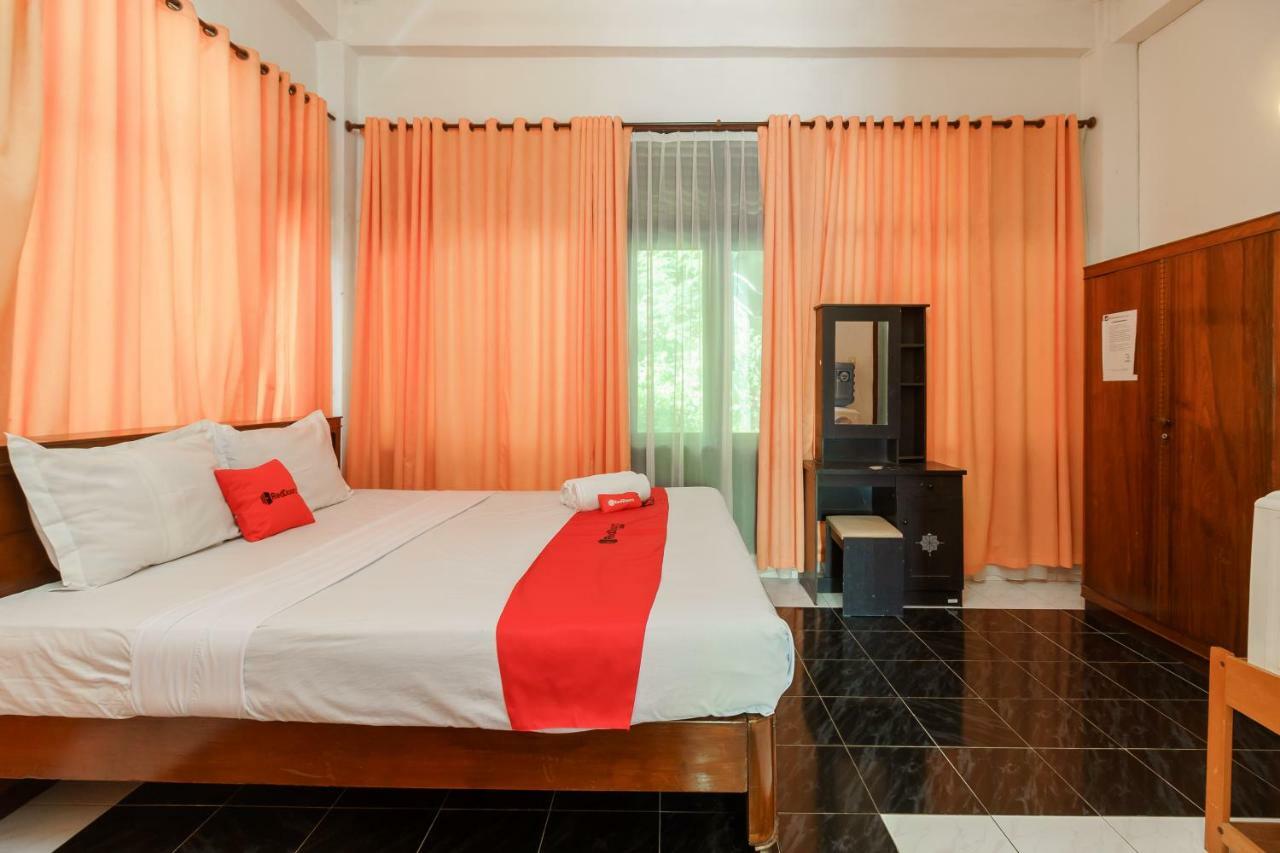 Reddoorz @ Tuktuk Danau Toba Hotell Exteriör bild