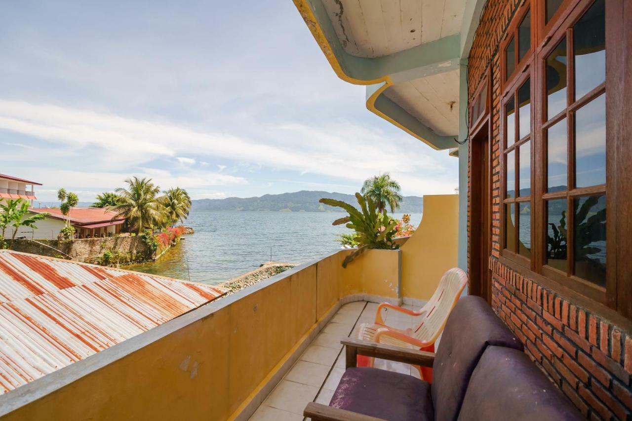 Reddoorz @ Tuktuk Danau Toba Hotell Exteriör bild