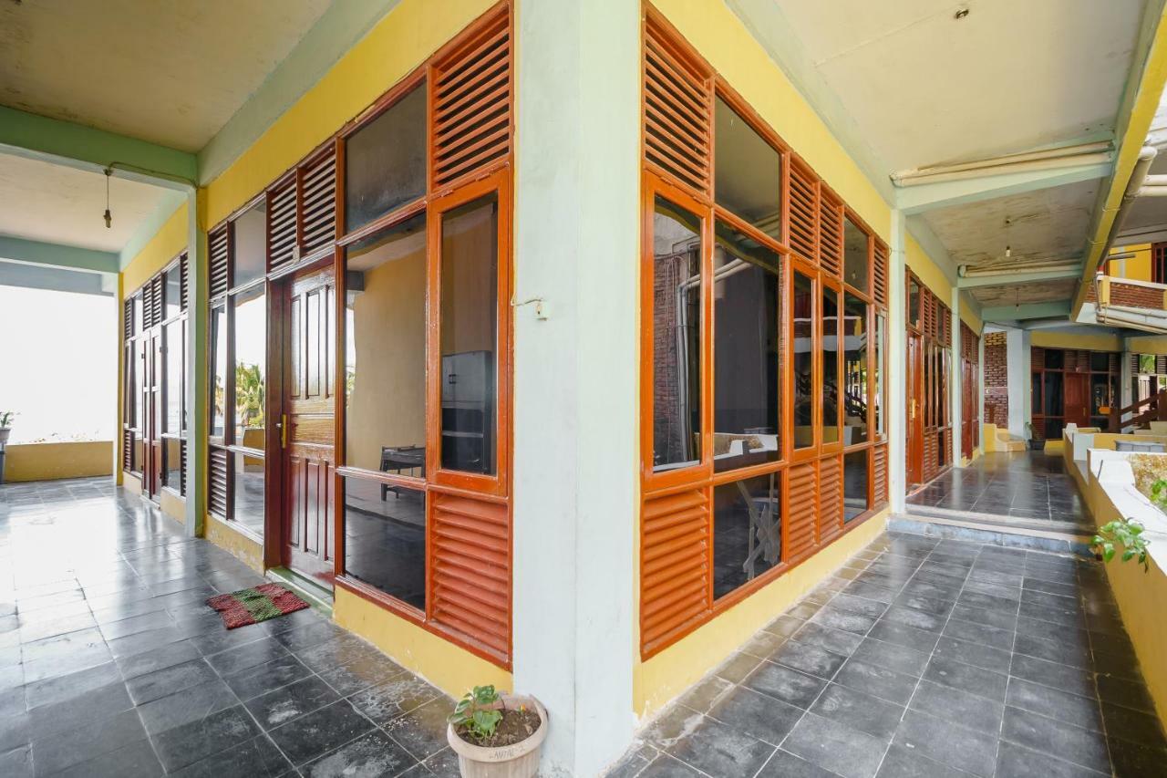 Reddoorz @ Tuktuk Danau Toba Hotell Exteriör bild
