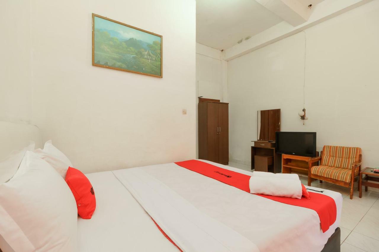 Reddoorz @ Tuktuk Danau Toba Hotell Exteriör bild