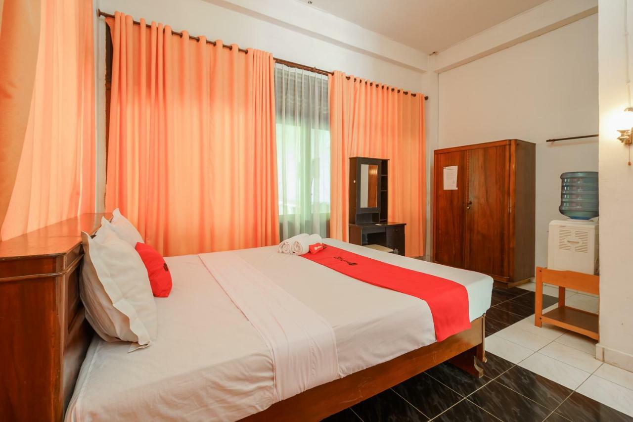Reddoorz @ Tuktuk Danau Toba Hotell Exteriör bild